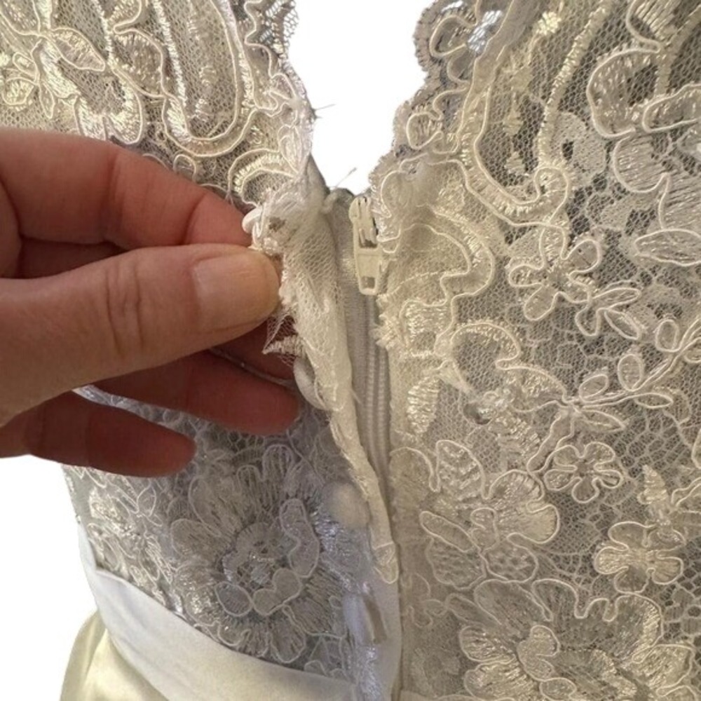 White Lace Long Sleeve A-Line Wedding Dress Satin Skirt V-Neck Bridal Gown Sz 12 - Picture 4 of 7
